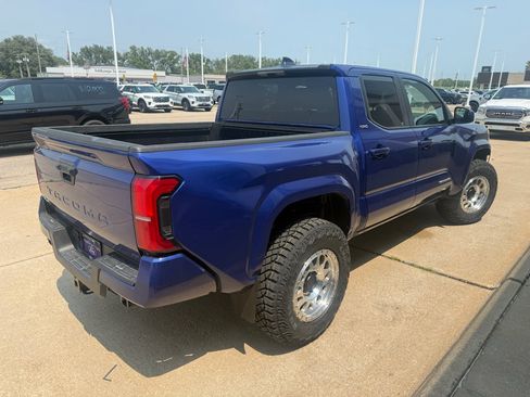 Used 2024 Toyota Tacoma SR5 AWD/4WD image 14