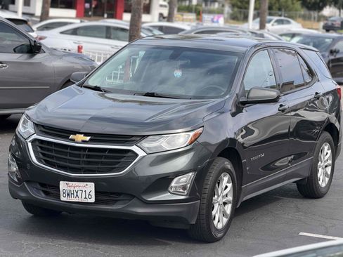 Used 2018 Chevrolet Equinox LS FWD image 3