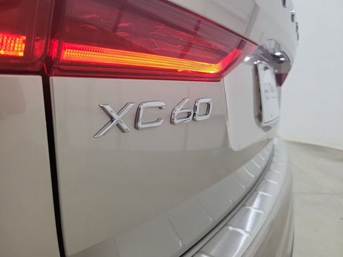 New 2026 Volvo XC60 B5 Ultra w/ Protection Package Premier AWD/4WD image 9