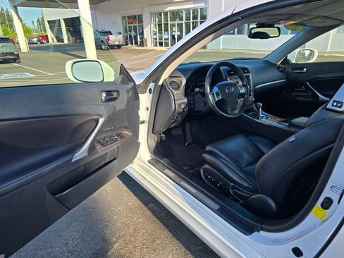 Used 2015 Lexus IS 250C w/ Luxury Package RWD image 23