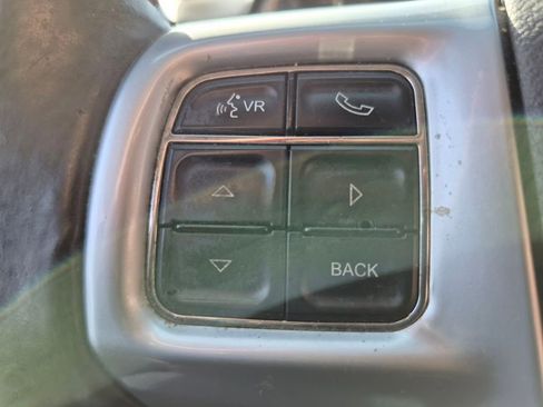 Used 2013 Chrysler Town & Country Touring image 19