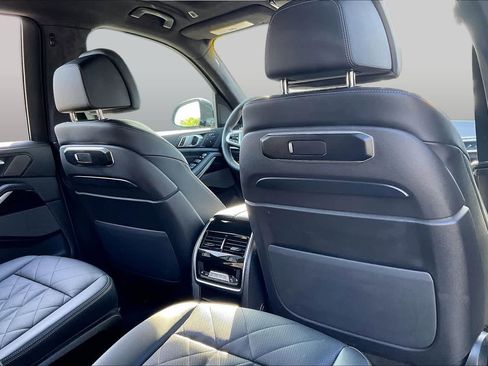 Used 2025 BMW X7 xDrive40i w/ M Sport Package AWD/4WD image 20