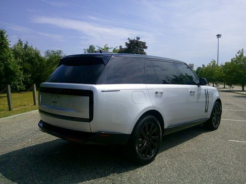Used 2024 Land Rover Range Rover Long Wheelbase SE AWD/4WD image 21