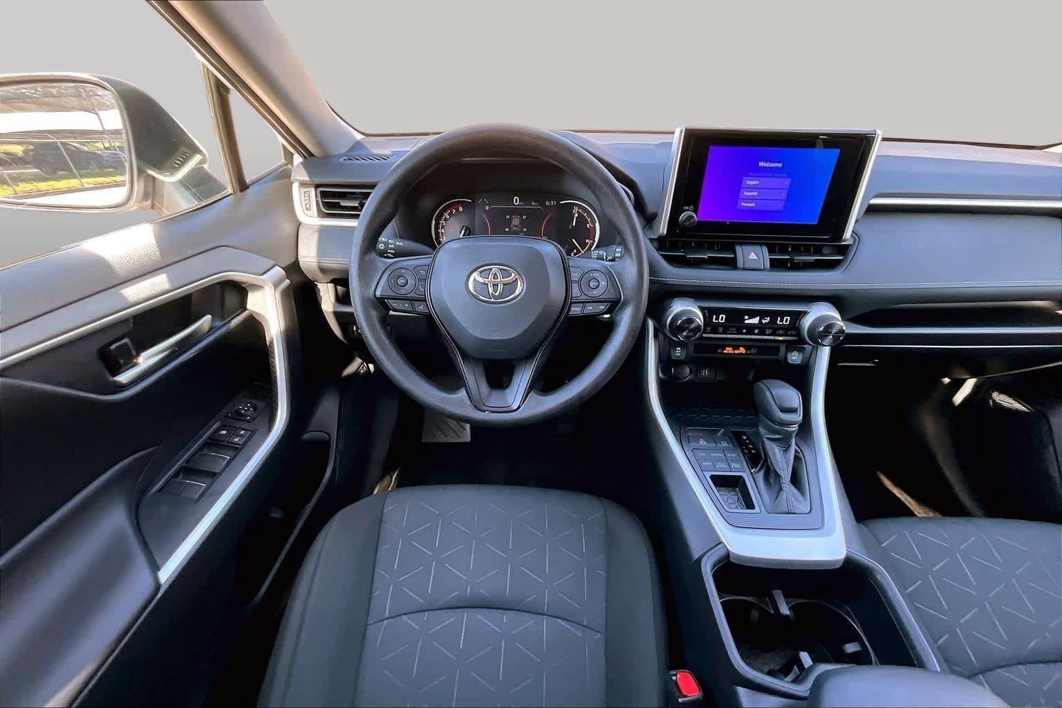 Used 2025 Toyota RAV4 XLE AWD/4WD image 6
