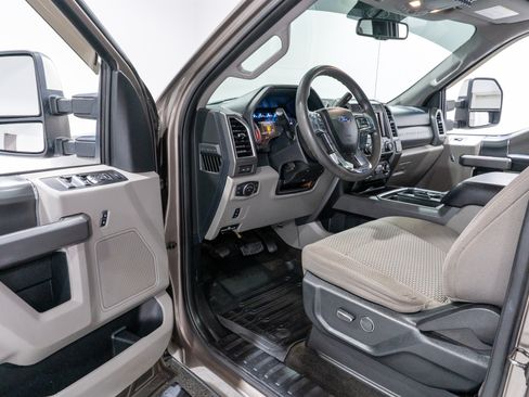 Used 2018 Ford F250 XLT w/ XLT Premium Package AWD/4WD image 13