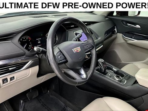 Used 2019 Cadillac XT4 Luxury w/ Cold Weather Package FWD image 16