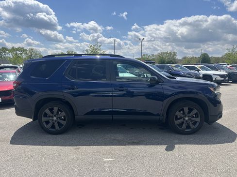 Certified 2025 Honda Pilot Sport image 3