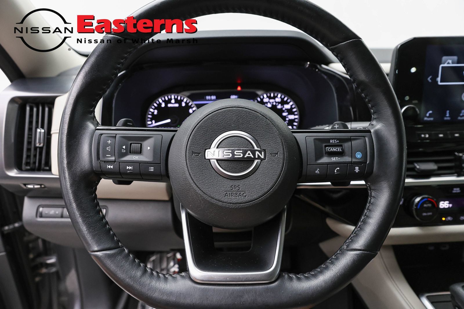 Used 2022 Nissan Pathfinder SL AWD/4WD image 10