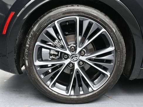 Used 2024 Toyota Prius XLE image 11