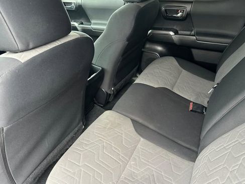 Certified 2022 Toyota Tacoma TRD Off-Road image 16