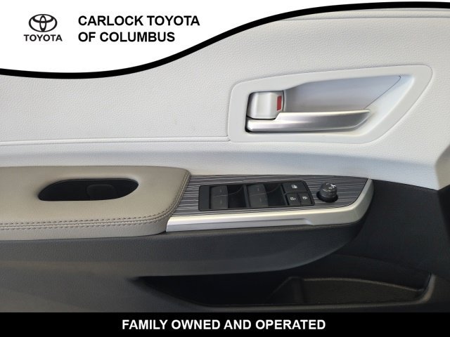 Used 2026 Toyota Sienna XLE FWD image 12