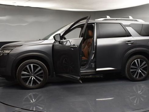 Used 2023 Nissan Pathfinder Platinum AWD/4WD image 2