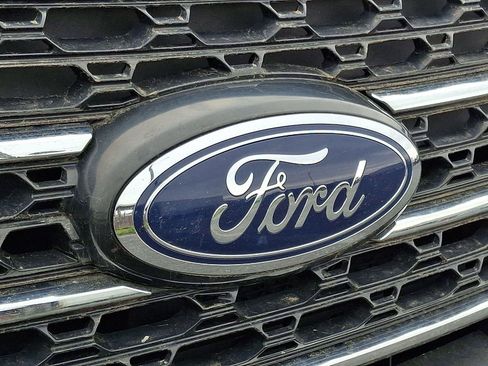 Used 2023 Ford Explorer XLT w/ Equipment Group 202A AWD/4WD image 27
