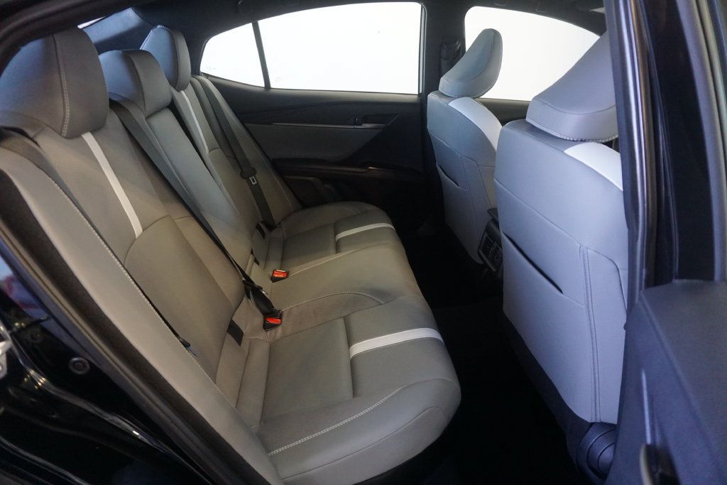 Used 2025 Toyota Camry SE AWD/4WD image 22