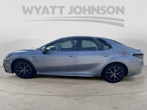 Used 2021 Toyota Camry SE FWD image 4