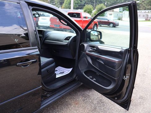 Used 2017 Dodge Grand Caravan GT FWD image 23