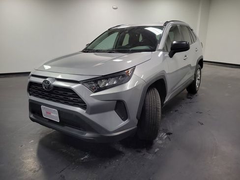 Used 2020 Toyota RAV4 LE image 4