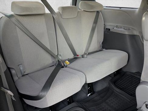 Used 2020 Toyota Sienna LE image 21