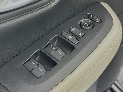 Certified 2024 Honda HR-V LX image 17