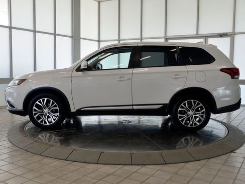 Used 2017 Mitsubishi Outlander SE AWD/4WD image 5