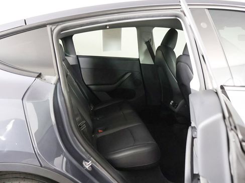 Used 2023 Tesla Model Y AWD image 32
