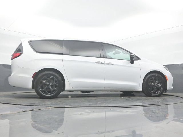 Used 2024 Chrysler Pacifica Limited FWD image 52
