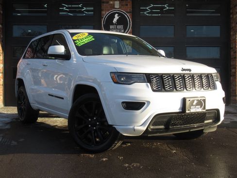 Used 2020 Jeep Grand Cherokee Altitude image 1