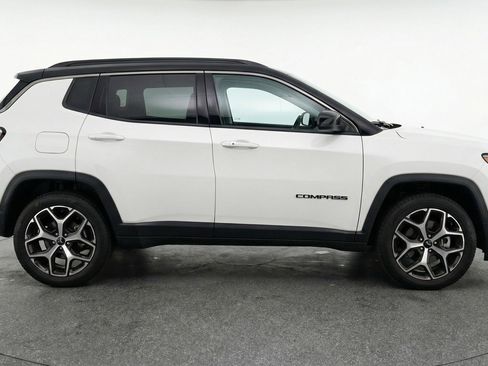 Used 2025 Jeep Compass Limited AWD/4WD image 11