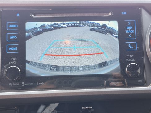 Used 2018 Toyota Tacoma TRD Off-Road w/ Technology Package AWD/4WD image 29