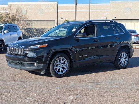 Used 2016 Jeep Cherokee Latitude w/ Cold Weather Group image 3