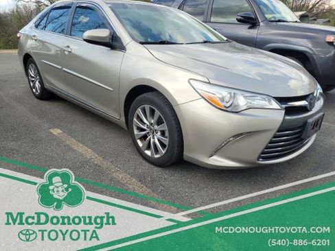 Used 2017 Toyota Camry XLE w/ Moonroof Package image 3