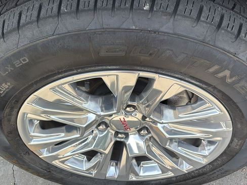 Certified 2025 GMC Yukon Denali AWD/4WD image 12