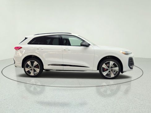 New 2026 Audi SQ5 Premium Plus AWD/4WD image 4