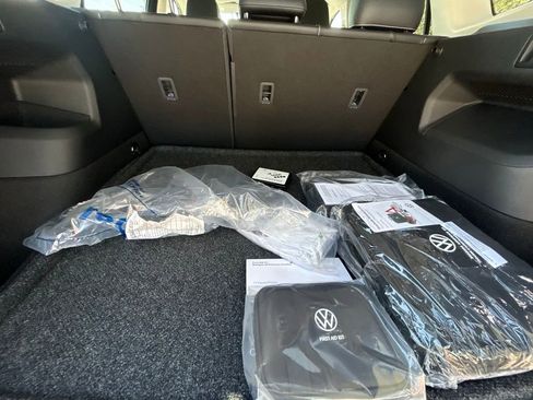 New 2026 Volkswagen Tiguan SE image 32