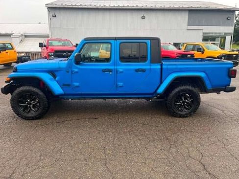 Used 2022 Jeep Gladiator Sport AWD/4WD image 3