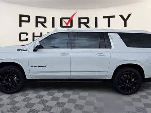 Certified 2024 Chevrolet Suburban High Country w/ Advanced Technology Package image 5