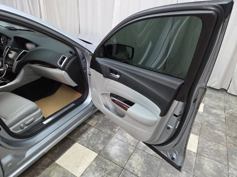 Used 2017 Acura TLX w/ Technology Package image 7