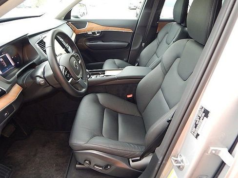 Certified 2025 Volvo XC90 B6 Plus image 15