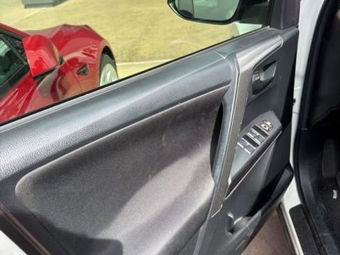 Used 2017 Toyota RAV4 LE w/ Carpet Mat Package image 14