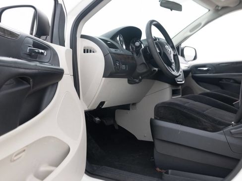 Used 2011 Dodge Grand Caravan Express FWD image 26