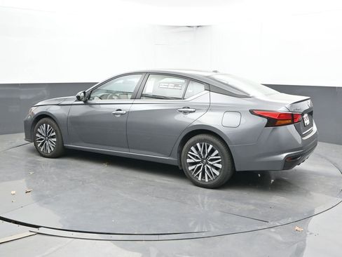 Used 2024 Nissan Altima 2.5 SV AWD/4WD image 10