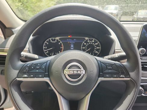 Used 2025 Nissan Altima 2.5 SV AWD/4WD image 18
