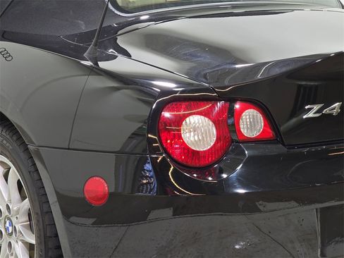 Used 2005 BMW Z4 2.5i image 32