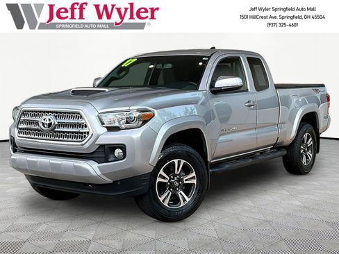 Used 2017 Toyota Tacoma SR5 RWD image 1