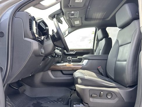 Used 2024 Chevrolet Silverado 1500 LT Trail Boss w/ LT Trail Boss Premium Package AWD/4WD image 16