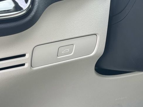 Used 2023 Volvo XC40 B4 Plus w/ Driver Assist Package image 23