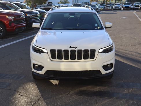 Used 2020 Jeep Cherokee Latitude Plus image 3