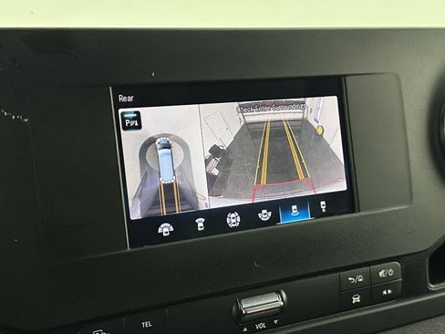 Used 2020 Freightliner Sprinter 3500 RWD image 18