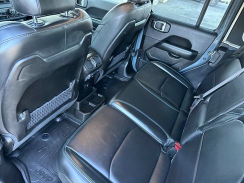 Used 2024 Jeep Wrangler Unlimited Rubicon 4xe AWD/4WD image 11