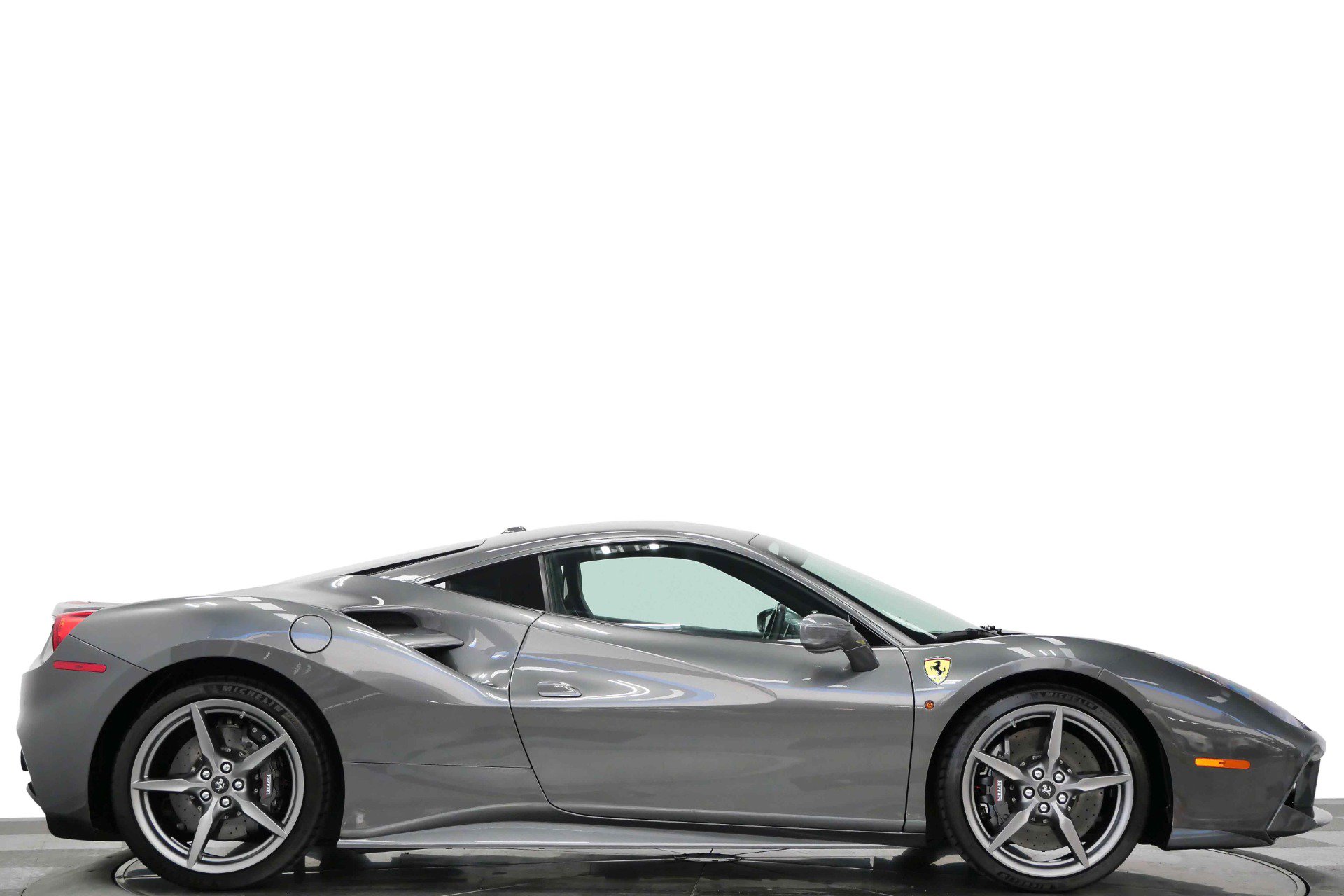 Used 2019 Ferrari 488 GTB RWD image 2